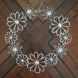 Bebe flower necklace
